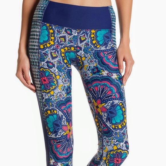 Body Glove Pants - NWT BODY GLOVE MIDNIGHT ROAM CAPRI LEGGING